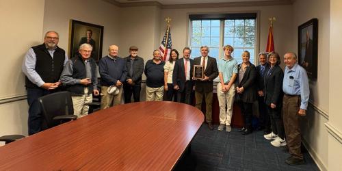 Flag presentation to MUS